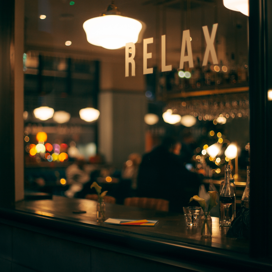 Meet Me at the Hotel Bar – Cocktails to Pair with Your Favorite Scent